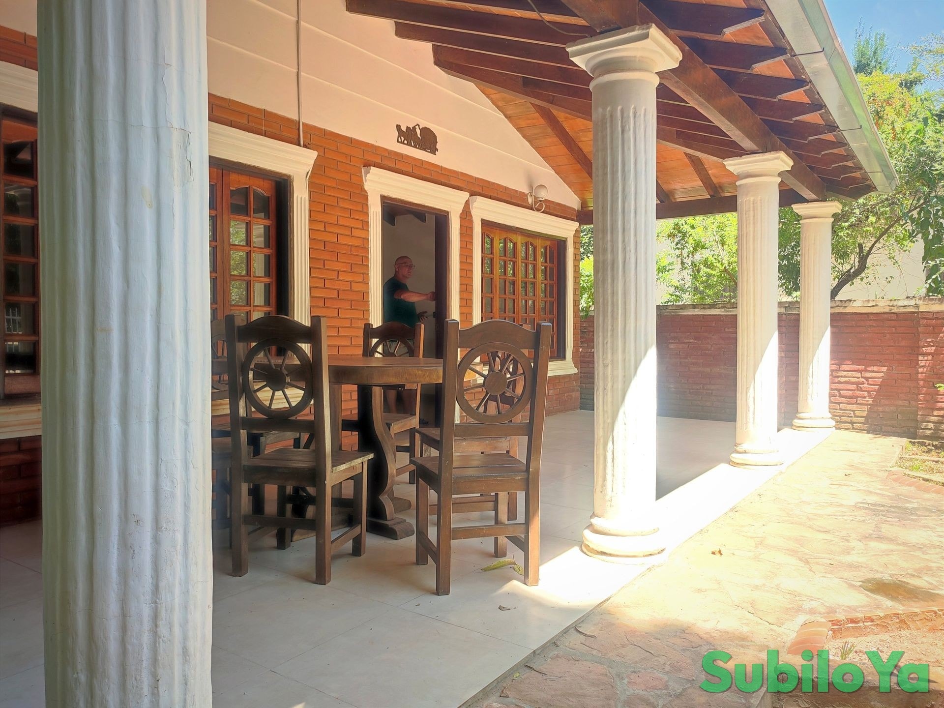 Natalicio Talavera: Charming house with garden and close to Colonia Independencia