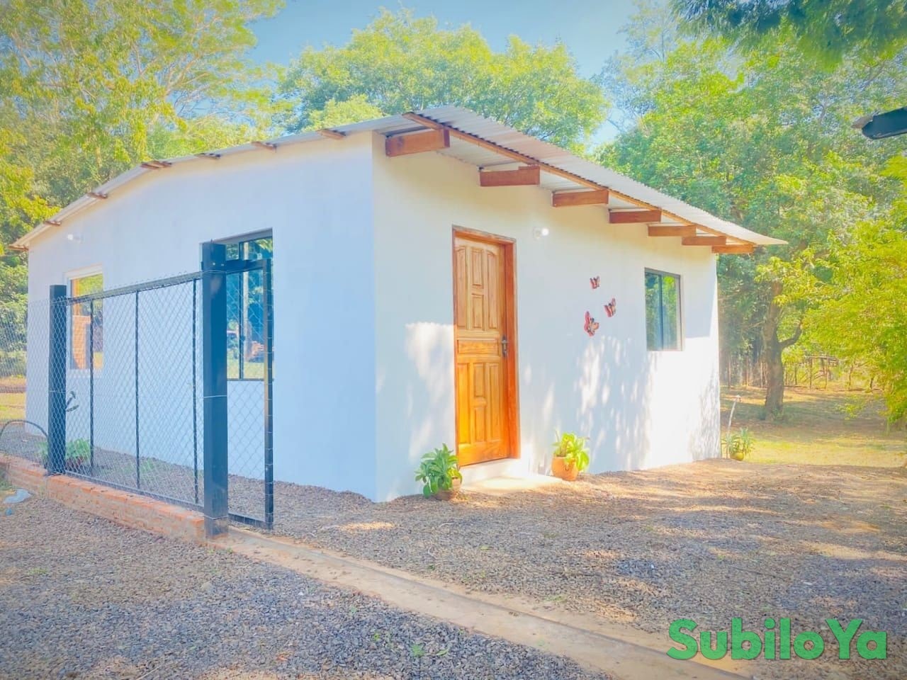 New building on fenced property in Mbocayaty for sale