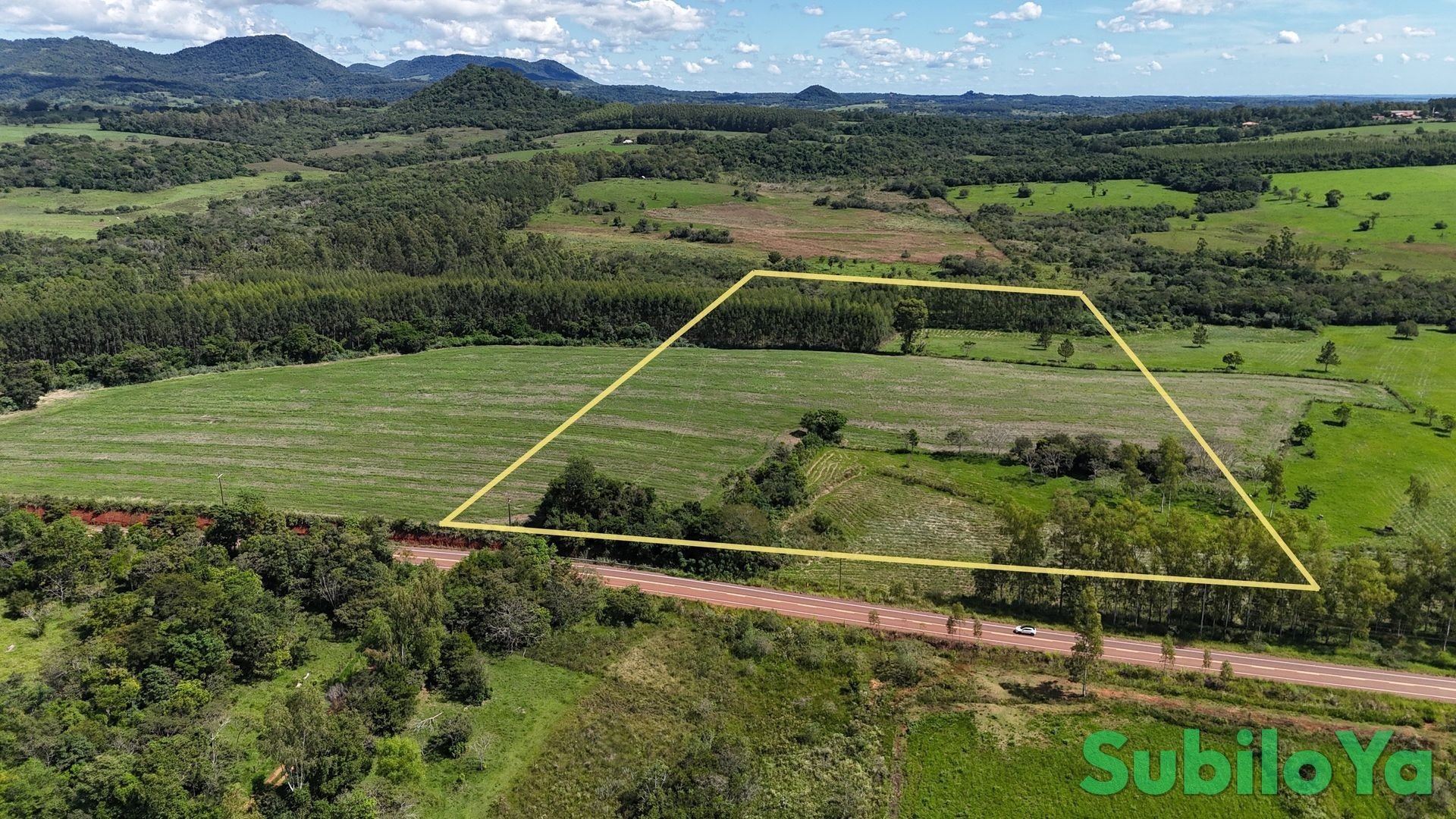 Large plot of land directly on asphalt road in Colonia Independencia